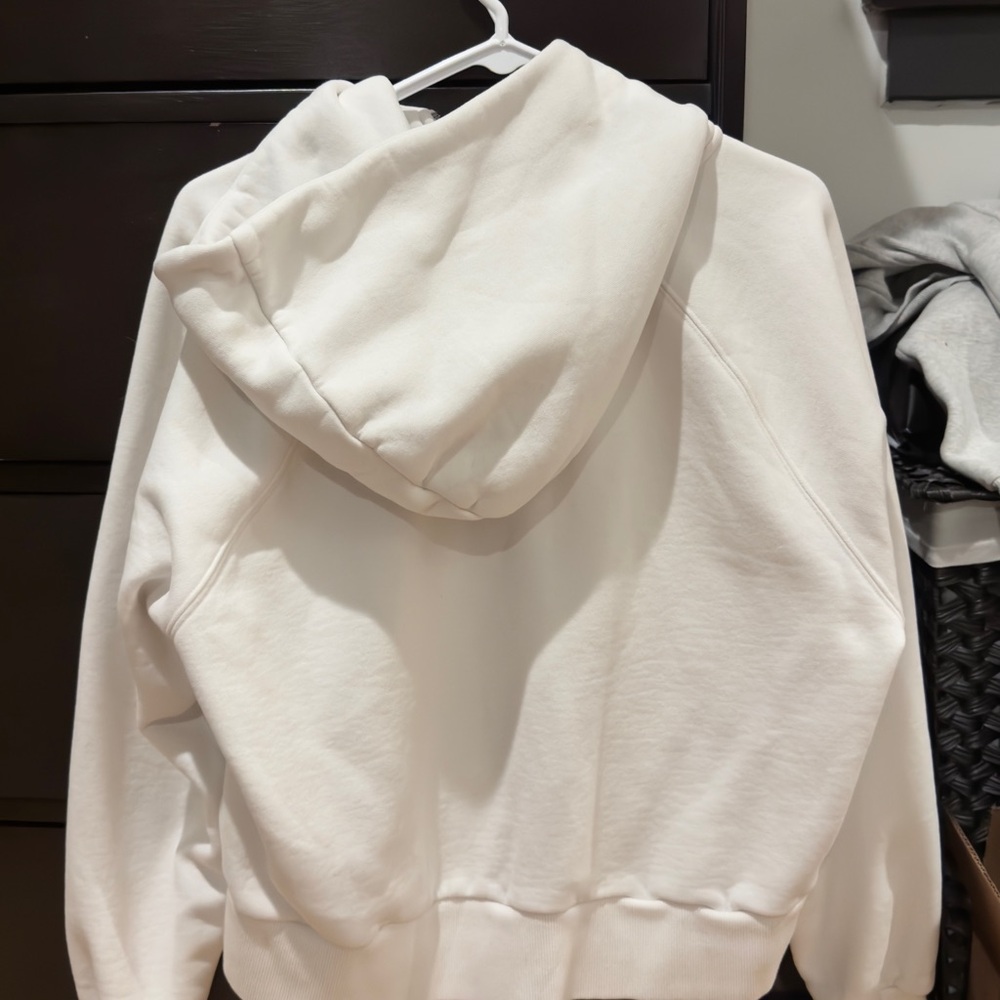Vuori Women's White Half-Zip Quarter Zip Sweatshirt Hoodie - Picture 4 of 5